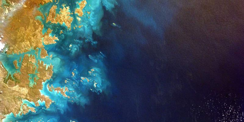 青岛小鱼山文化名人街区漫游指南：探访康有为故居，追寻老舍《骆驼祥子》的创作足迹