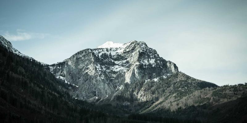 青岛崂山：山海间的道教秘境与经典登山路线全攻略