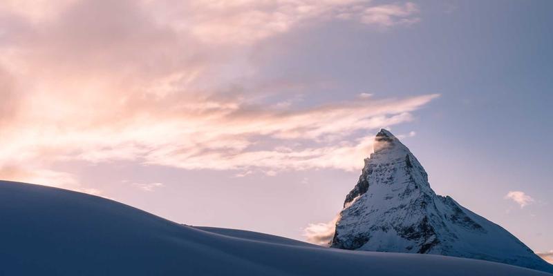 青岛栈桥百年风云录:从军事要塞到冬日海鸥天堂,附深度游玩攻略